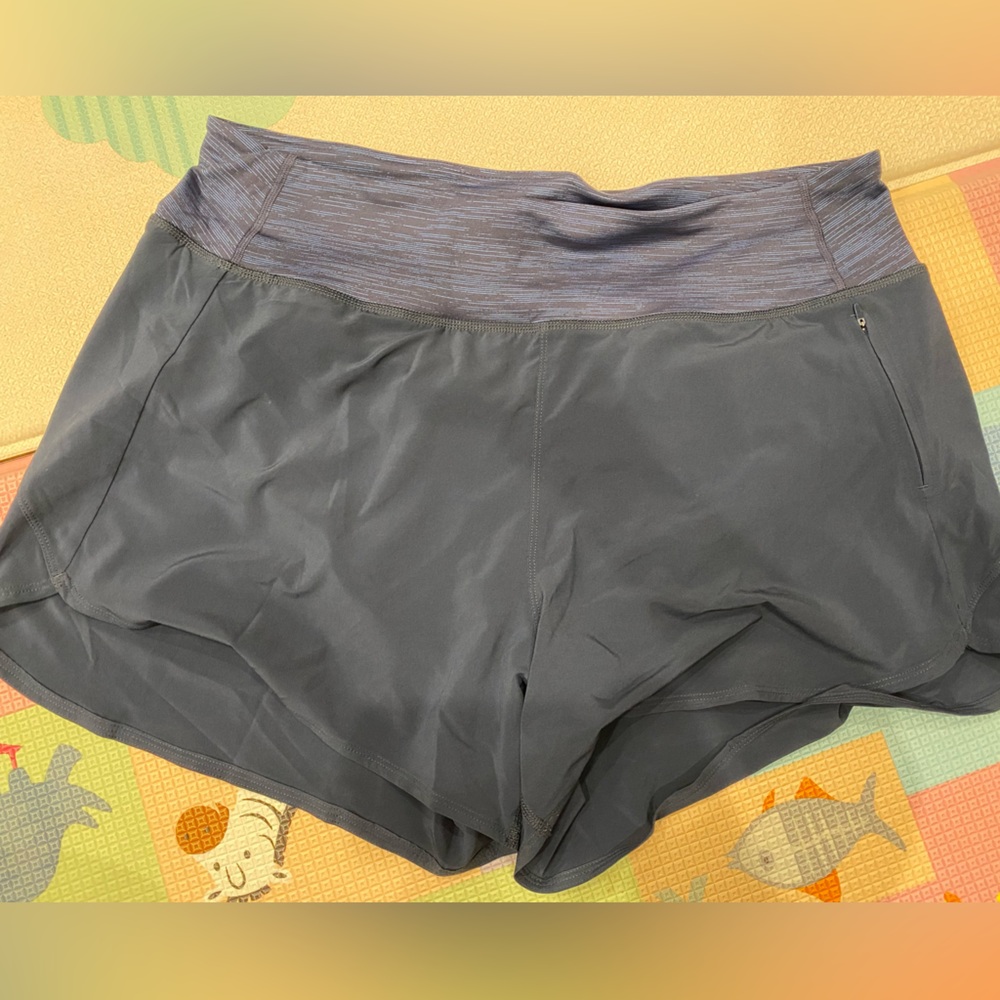 NWT Outdoor Voices Hudson 4” shorts, Navy. Interior key and exterior zip pocket